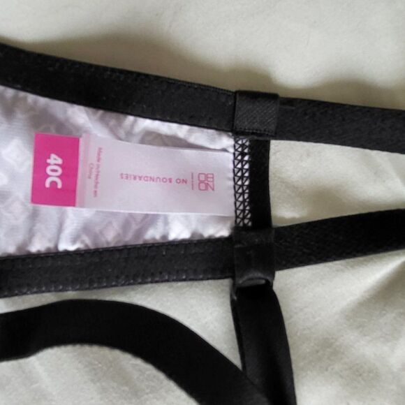 No Boundaries Black Cross My Heart Bra Size 40C - Picture 3 of 4